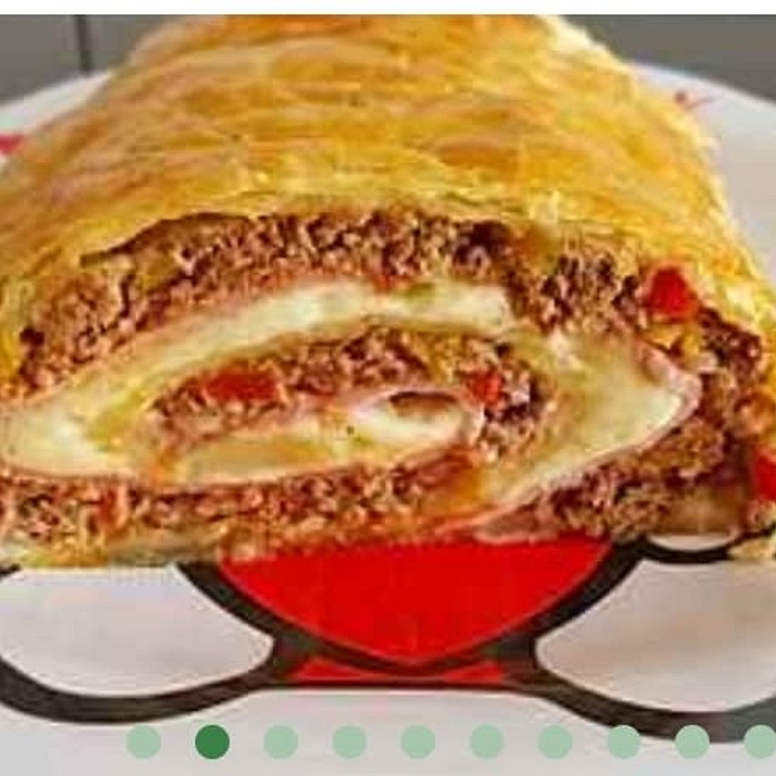 Hackfleisch- Käse-Strudel