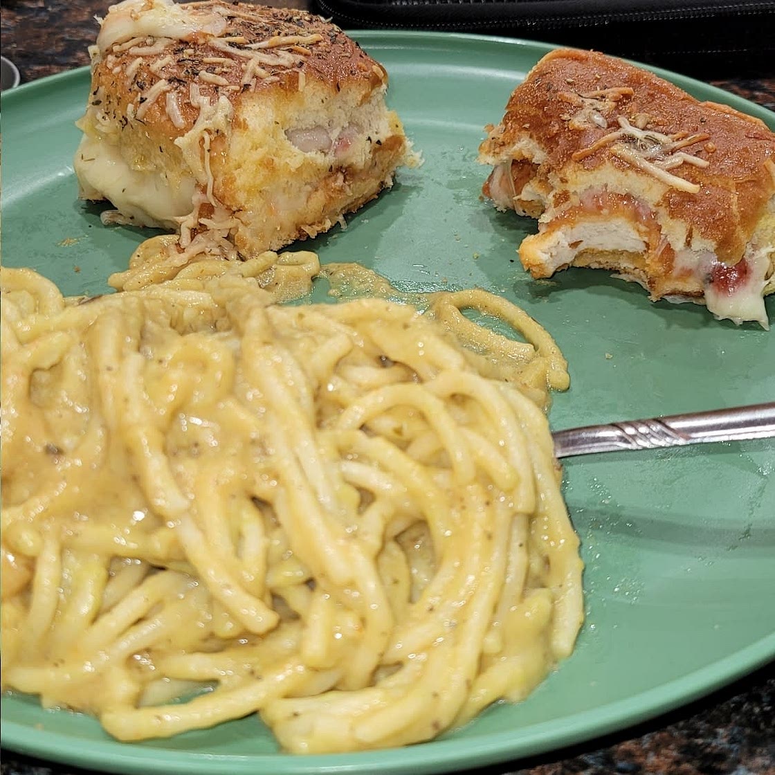 Easy Chicken Parmesan Sliders (Made with Hawaiian Rolls)