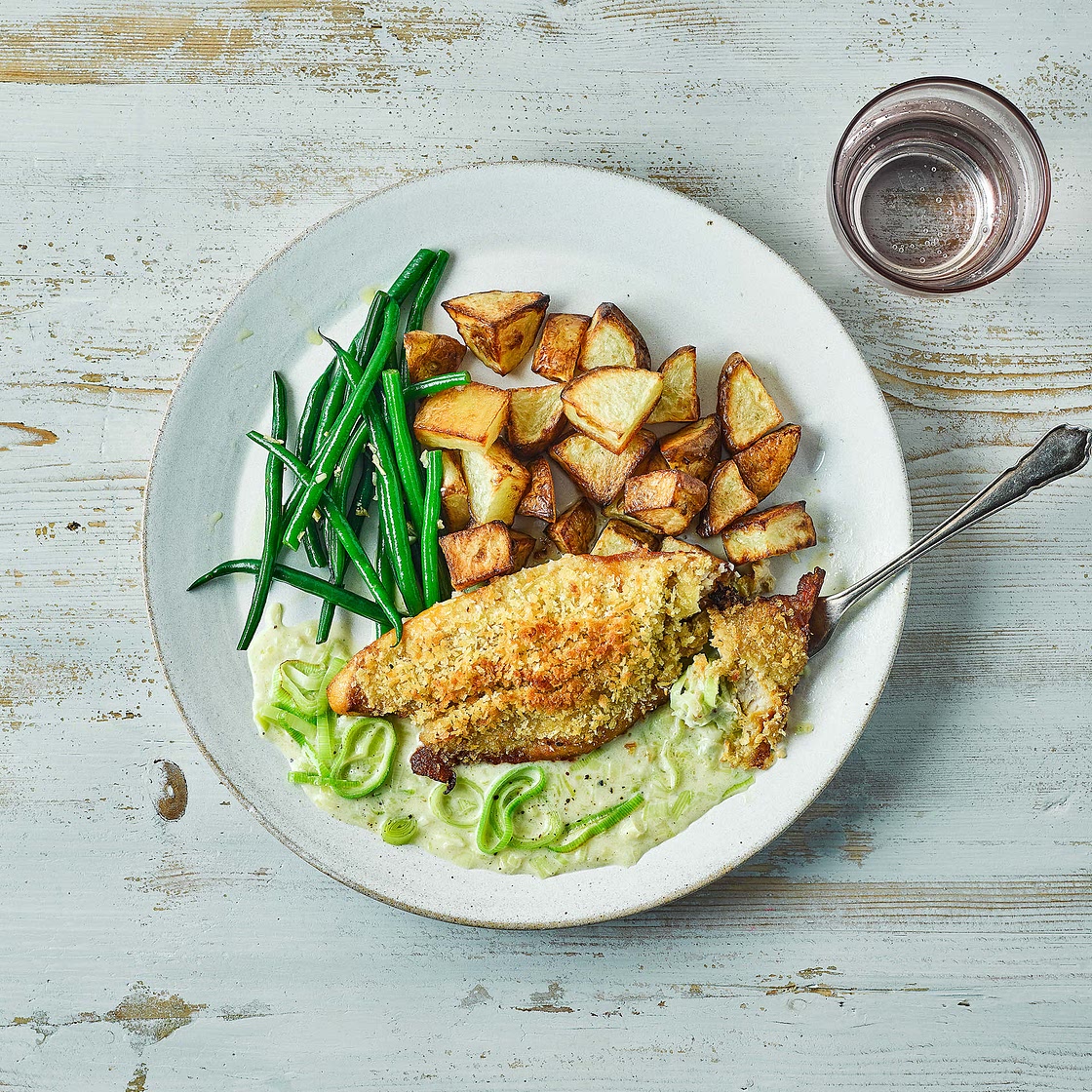 Crispy smoked bass with creamed leeks and roast potatoes