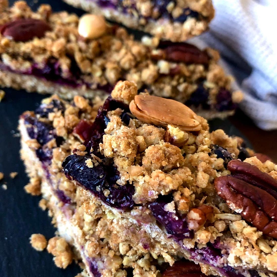 Blueberry & oats breakfast bars