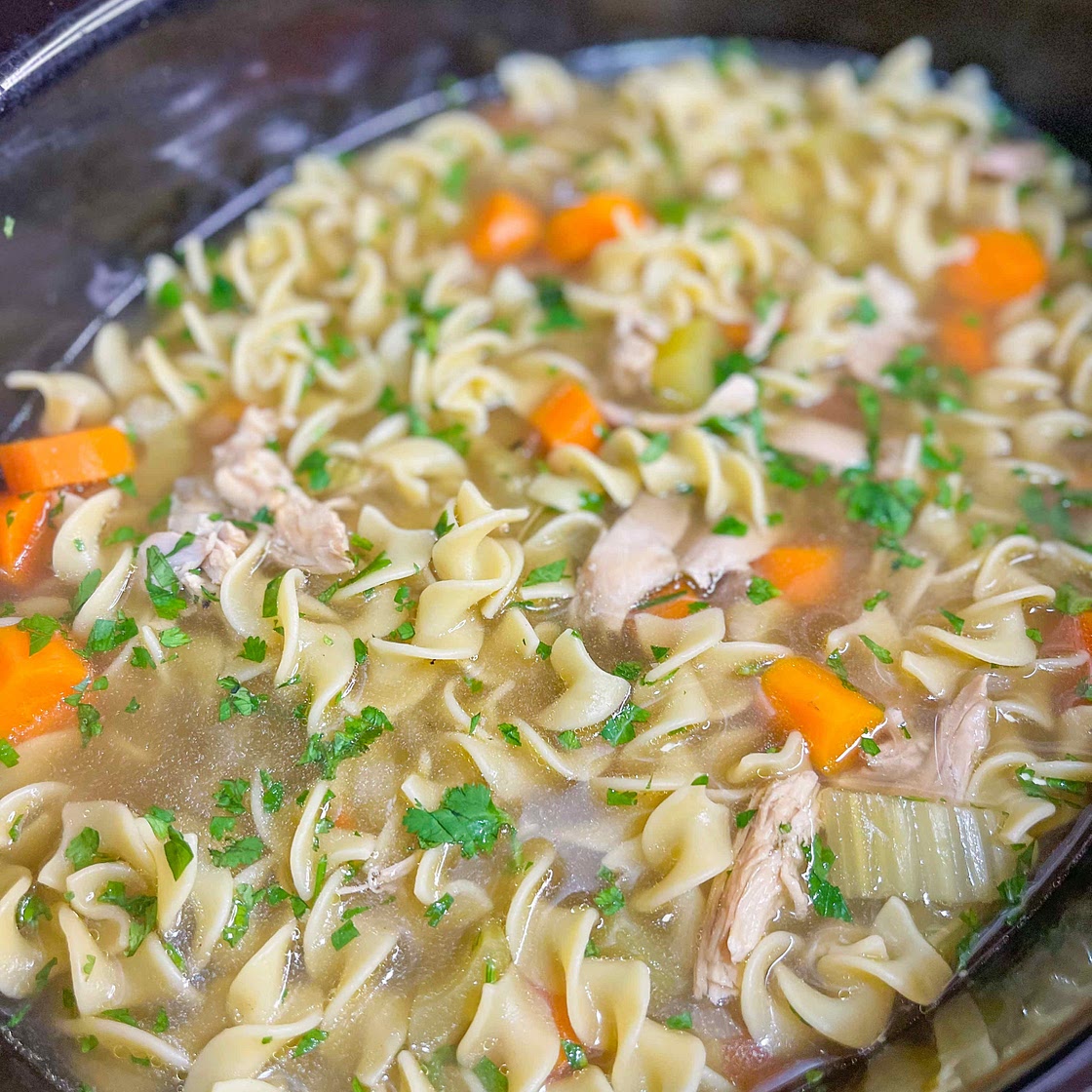 Easy crockpot chicken noodle soup 