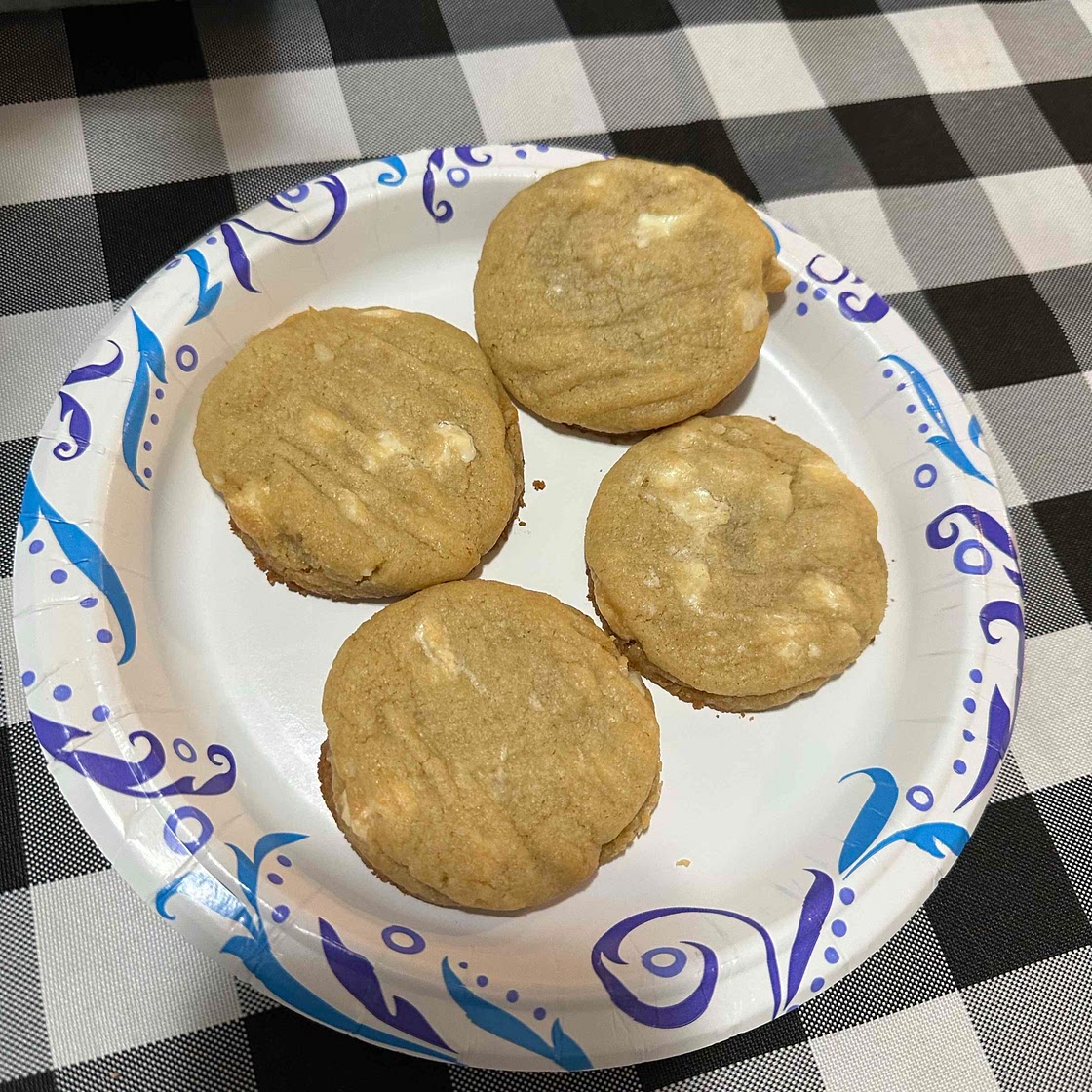 White chocolate macadamia nut cookies
