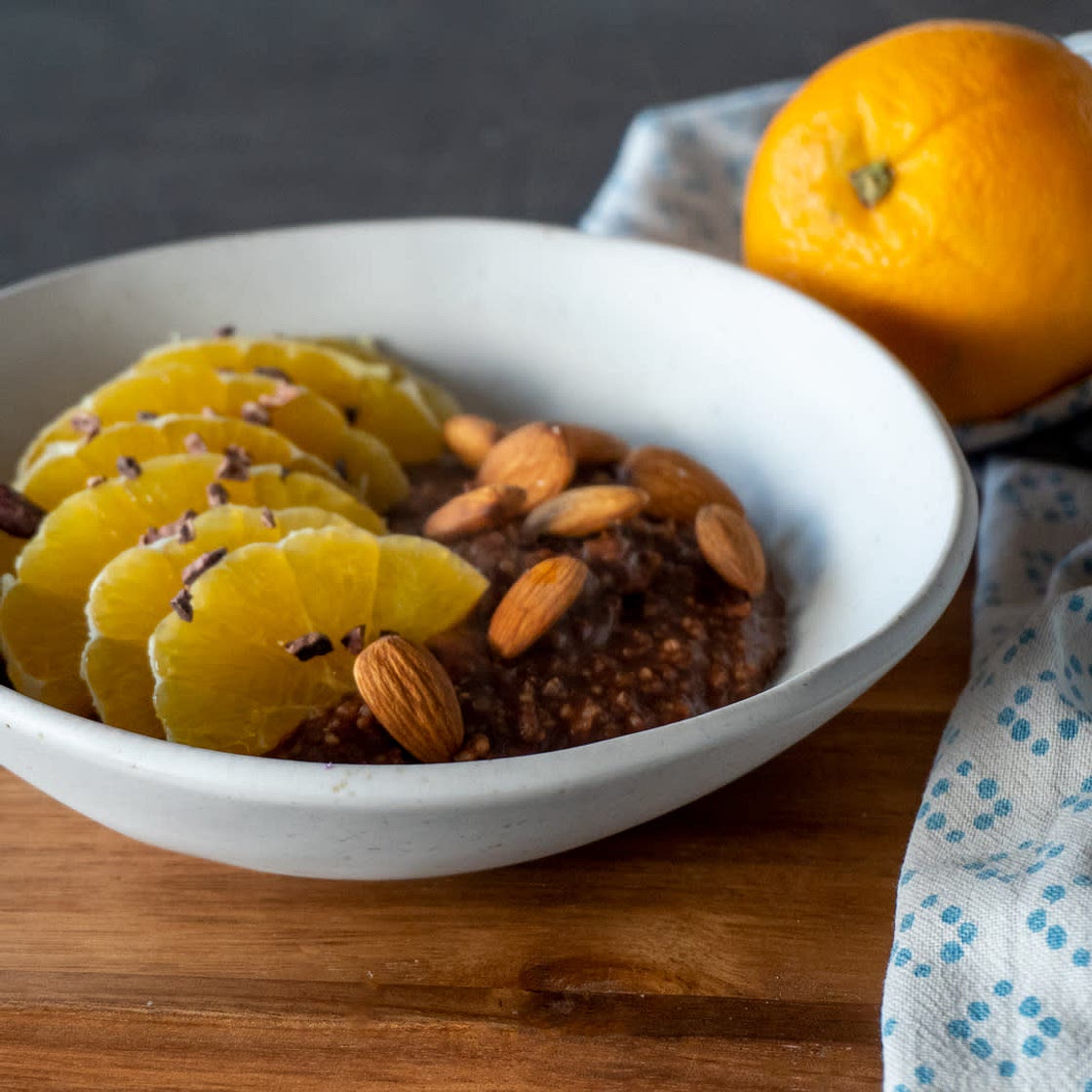 Schoko-Hirse-Porridge mit Orange