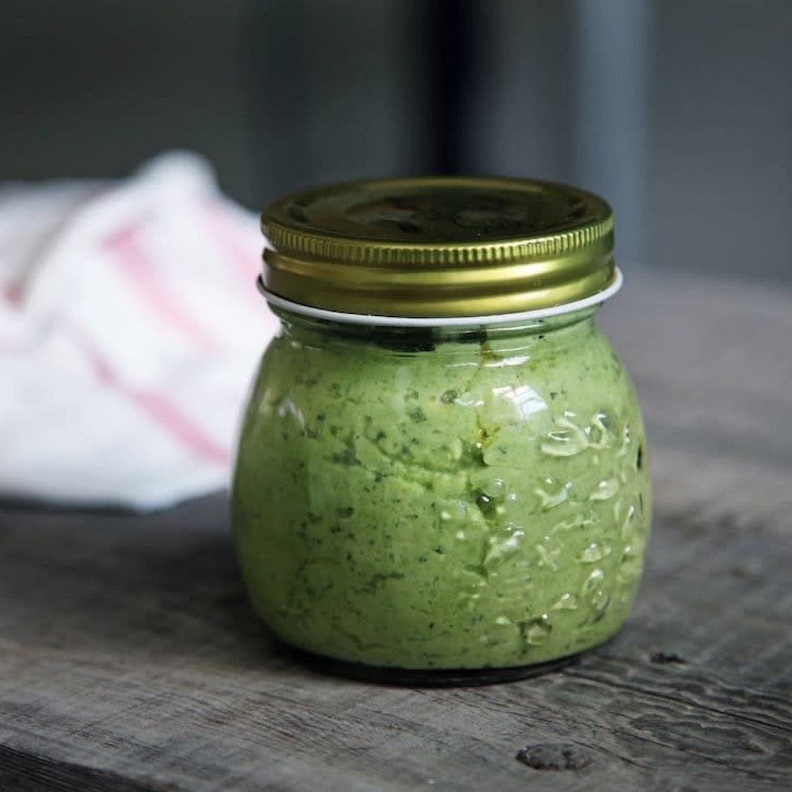 Cilantro macadamia nuts pesto 