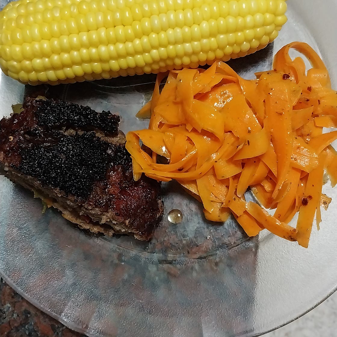 Pan de carne con ensalada marroquí