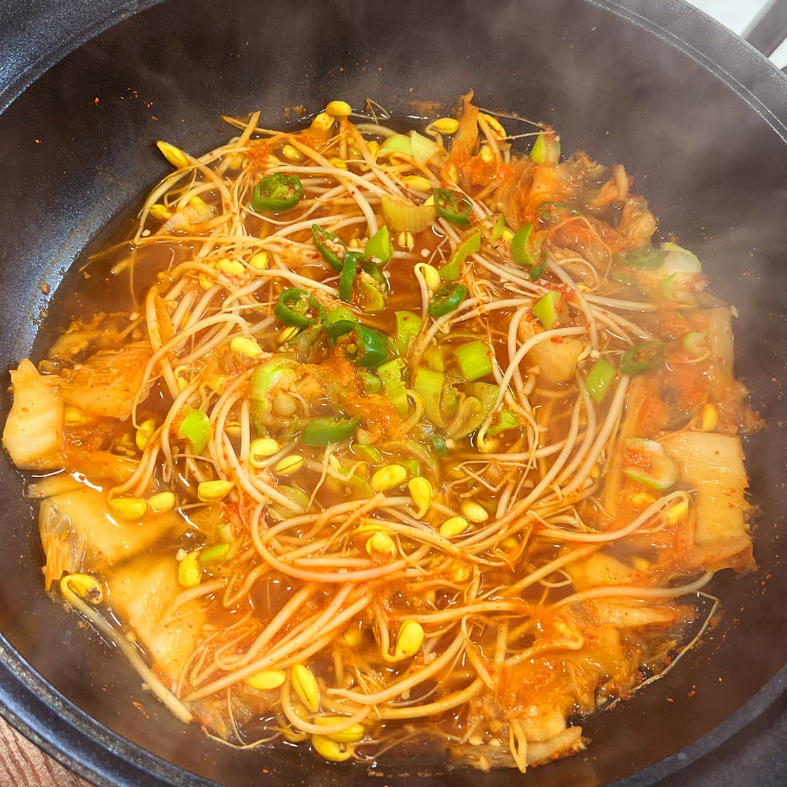 10분이면 완성! 김치 콩나물 해장국