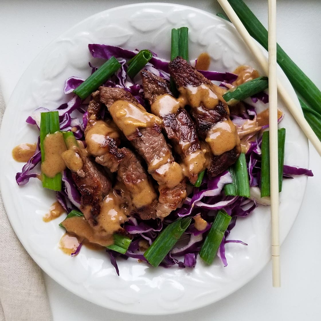 Satay steak salad