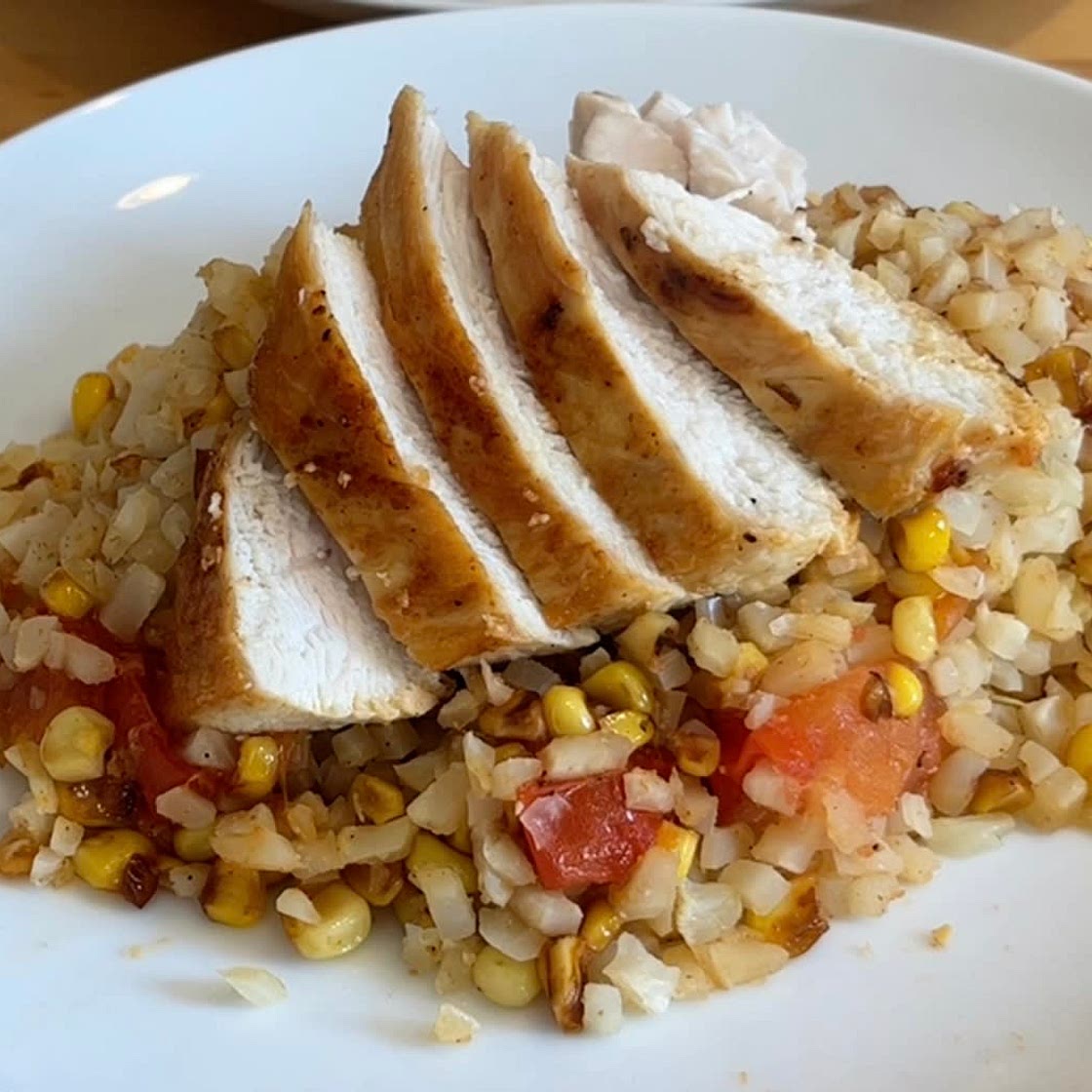 Spicy Cauliflower Rice w/ Chicken