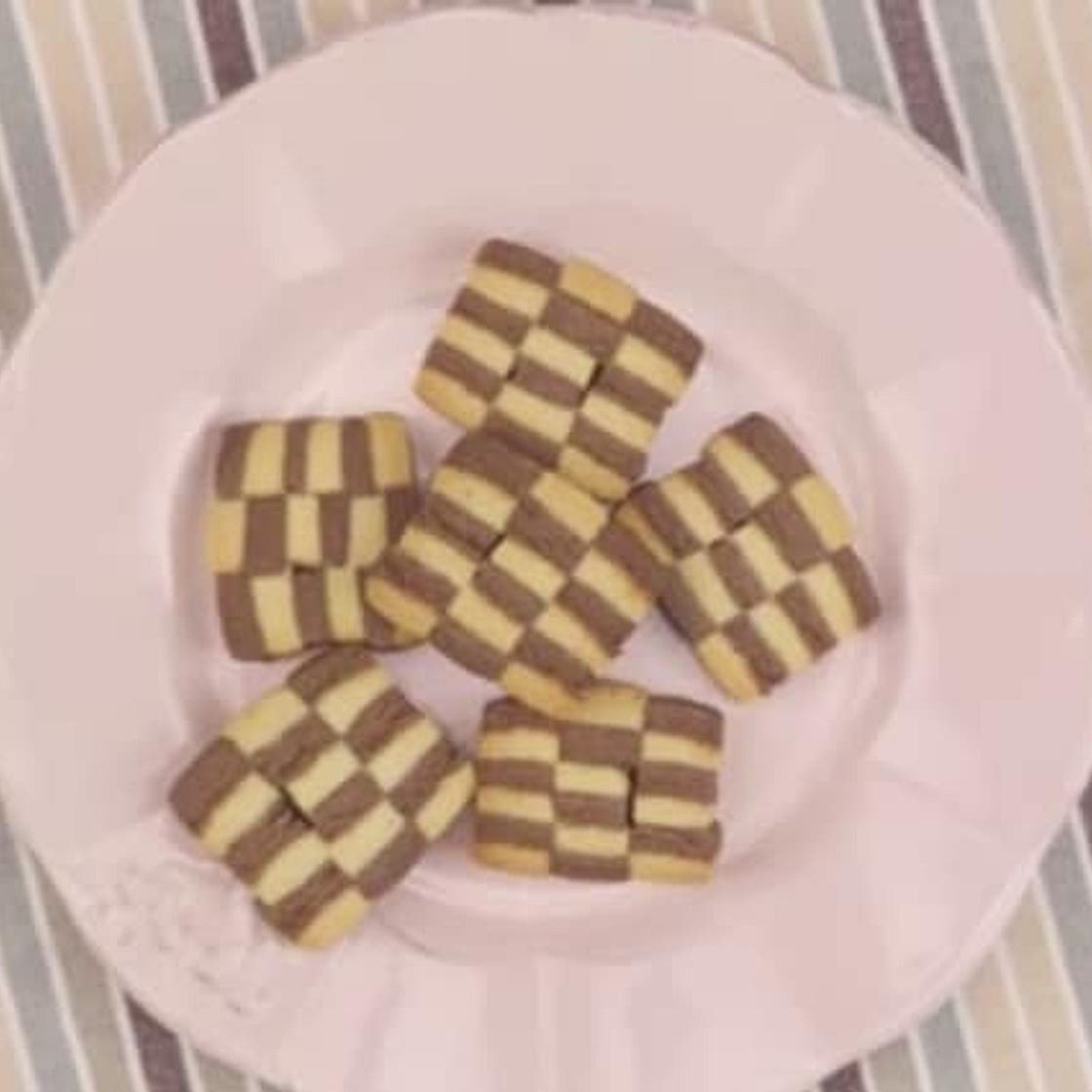 Biscotti a scacchi: la ricetta facile dei biscotti bicolore