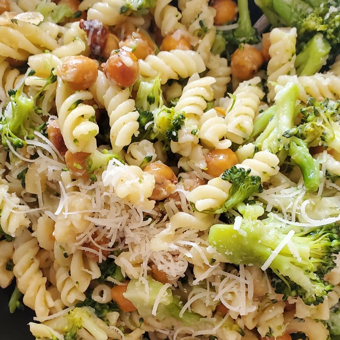 Lemon Garlic Pasta with broccoli and pine nuts