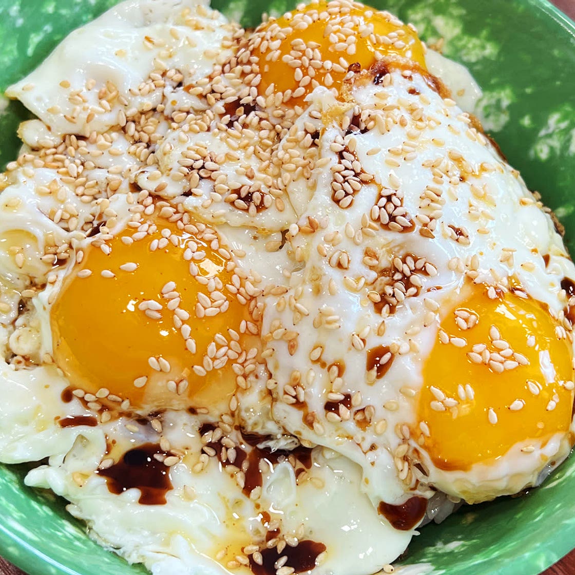 아주 간단하고 맛있는 버터 간장계란밥