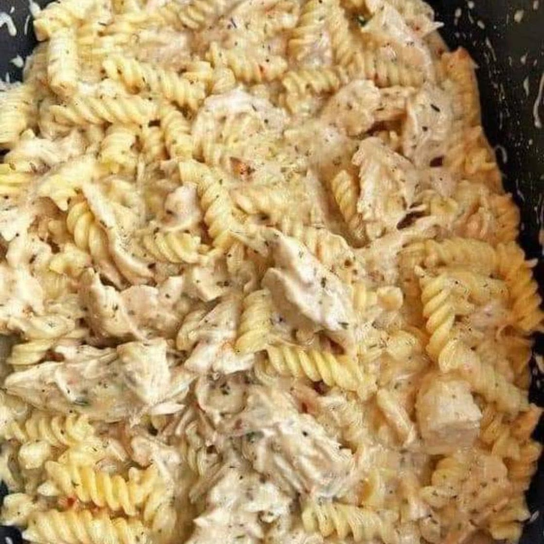 Crockpot Garlic Parmesan Chicken Pasta