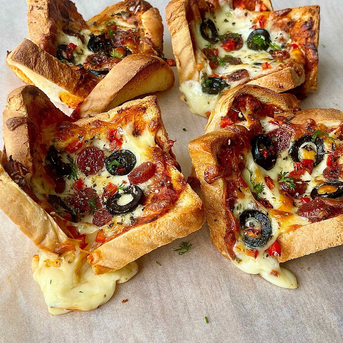 Cheesy Pizza Toasts