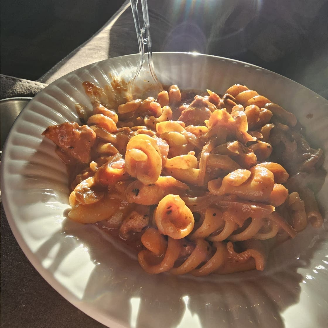 Creamy Roasted Red Pepper & Chicken Pasta | Slimming & Weight Watchers Friendly
