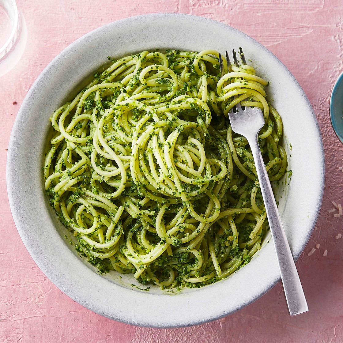 Kale and peanut pesto spaghetti