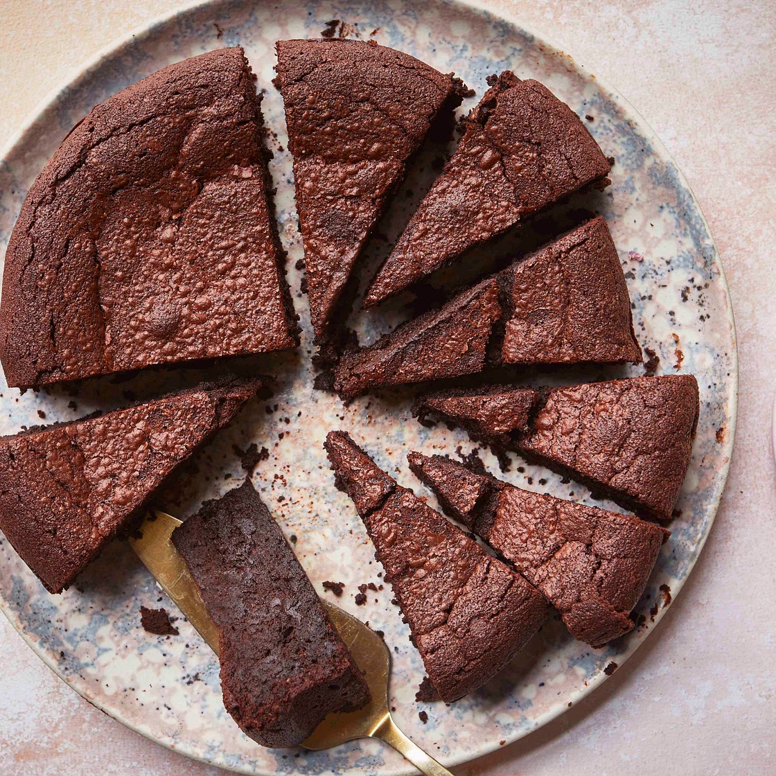 5-ingredient chocolate cake