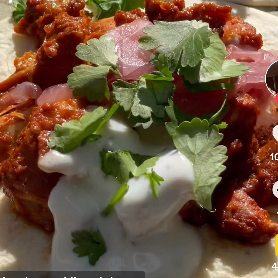 Slow cooked chicken tacs
