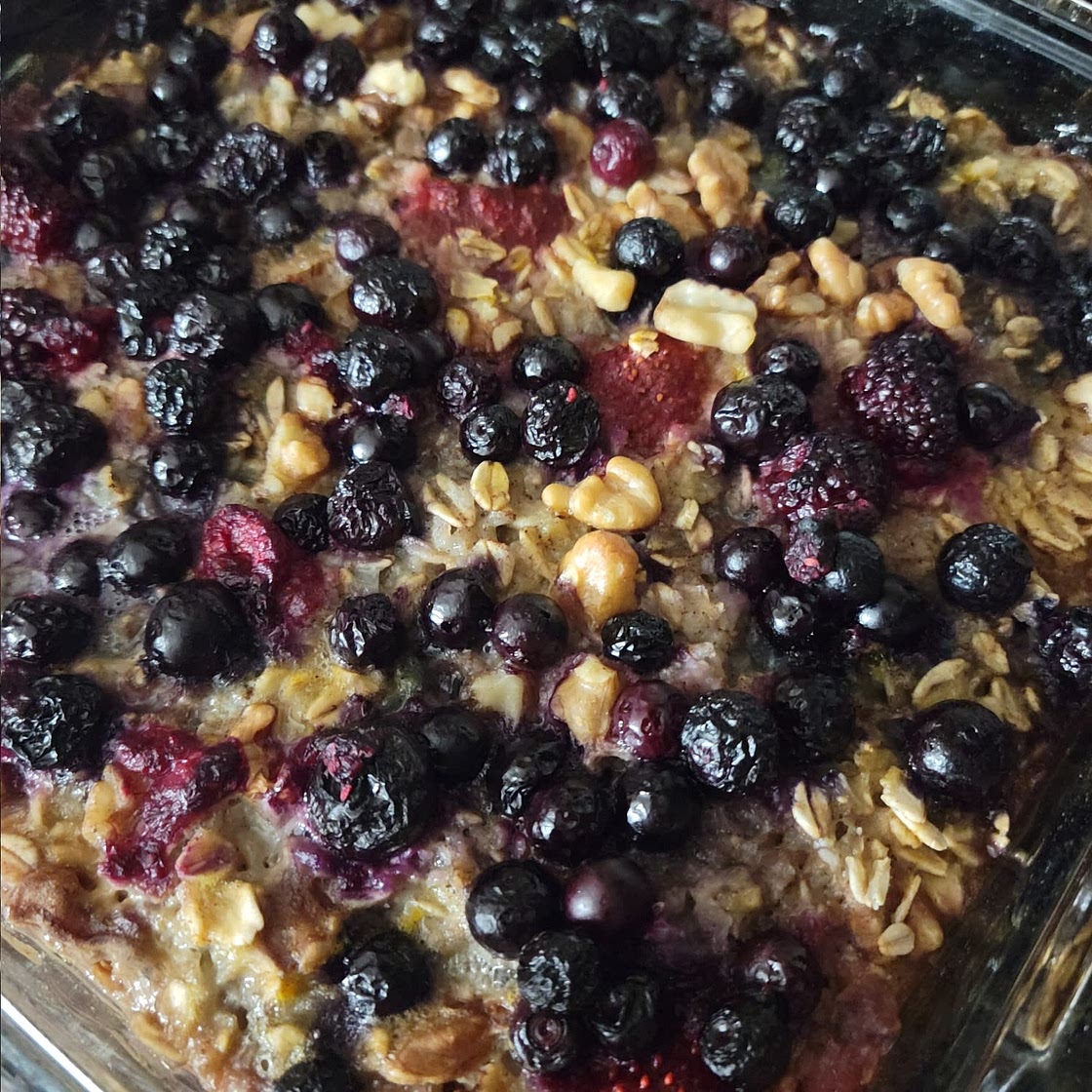 Baked Oatmeal with Blueberries and Bananas