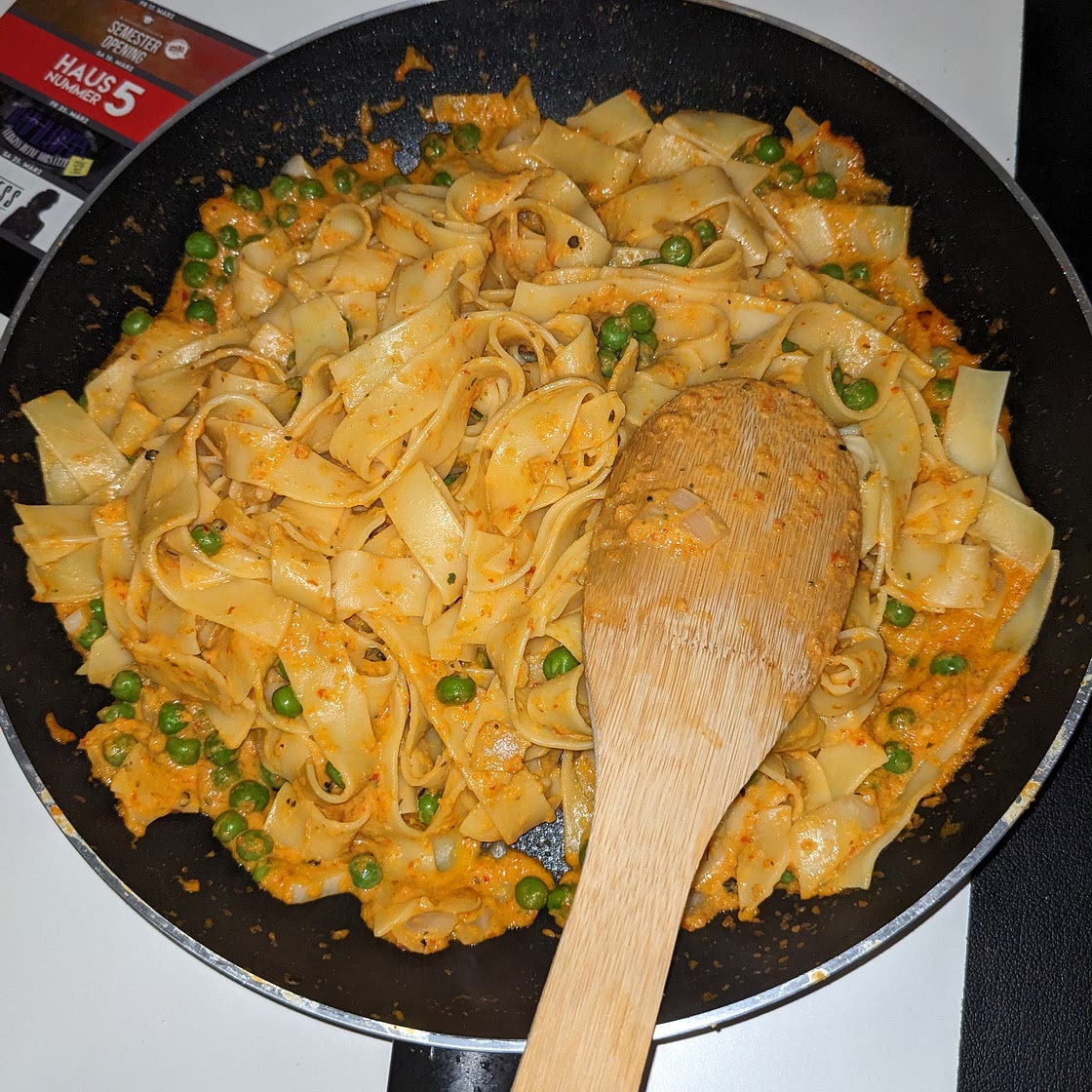 Bandnudeln in Ajvar-Sauce