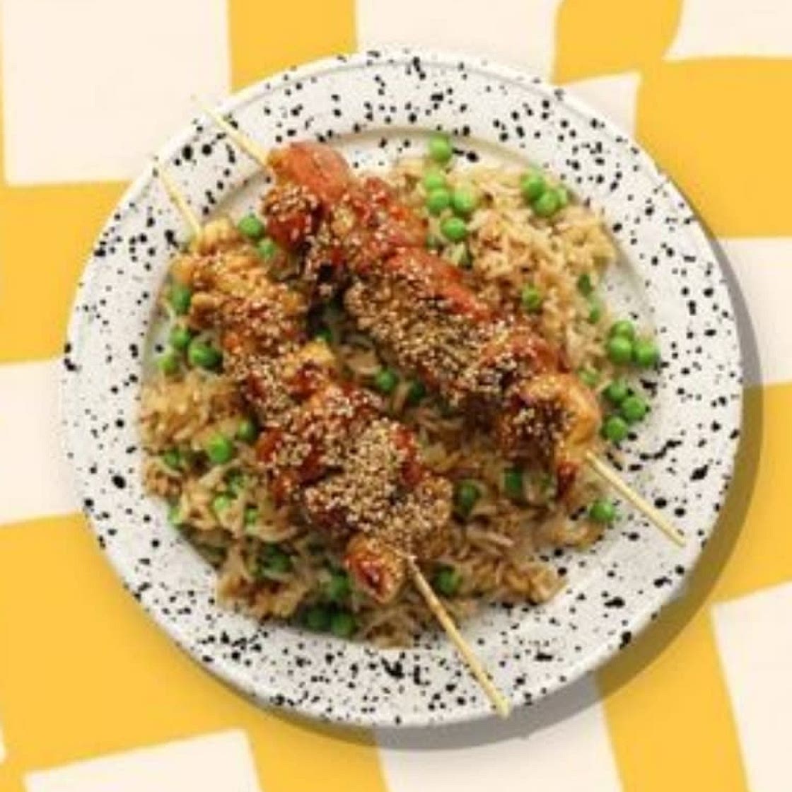 Brochettes teriyaki et riz sauté
