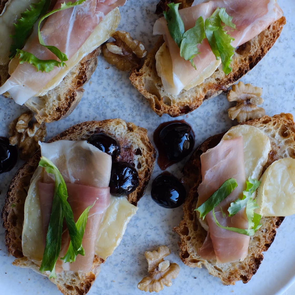 Brie Toast Bites