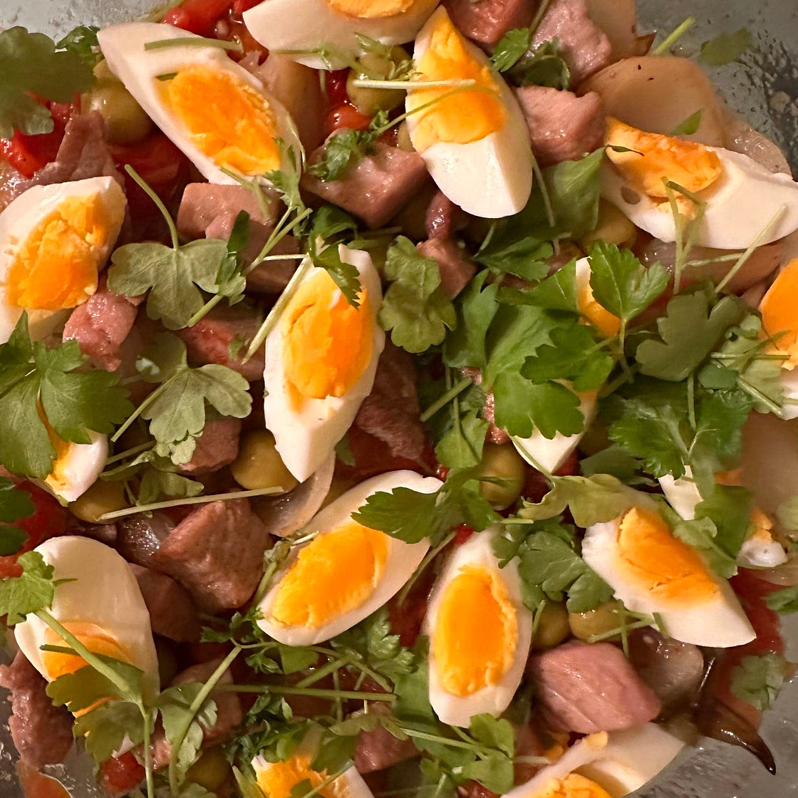 Salad with tuna and eggs 