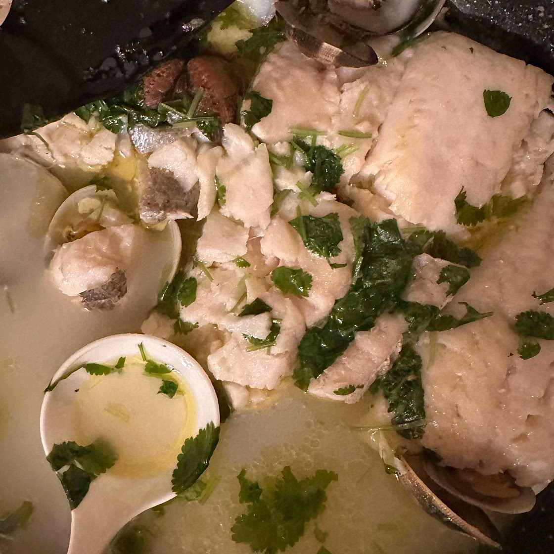 MERLUZA EN SALSA VERDE CON ALMEJA 
