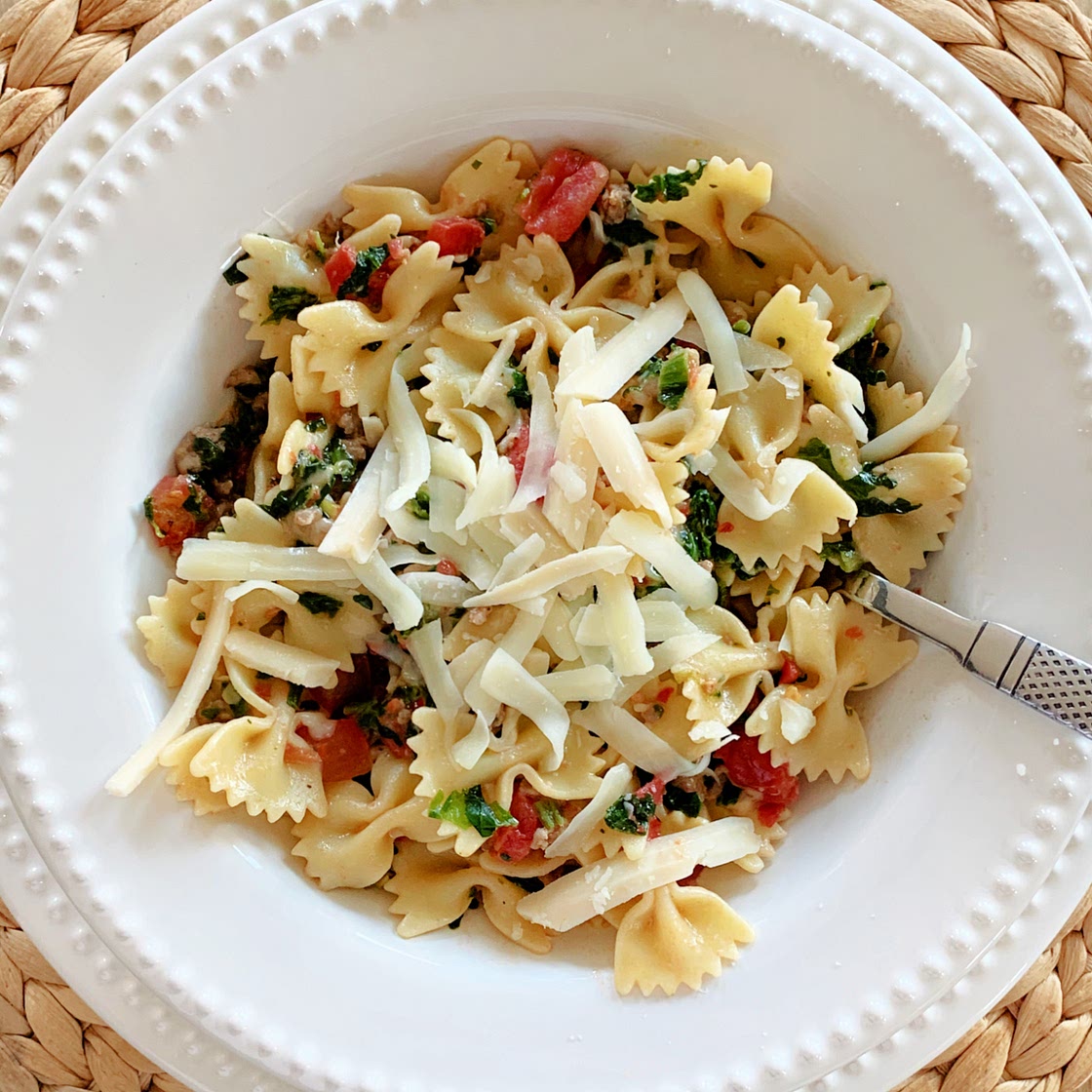 DELICIOUS Cheesy Spinach and Sausage Pasta Recipe