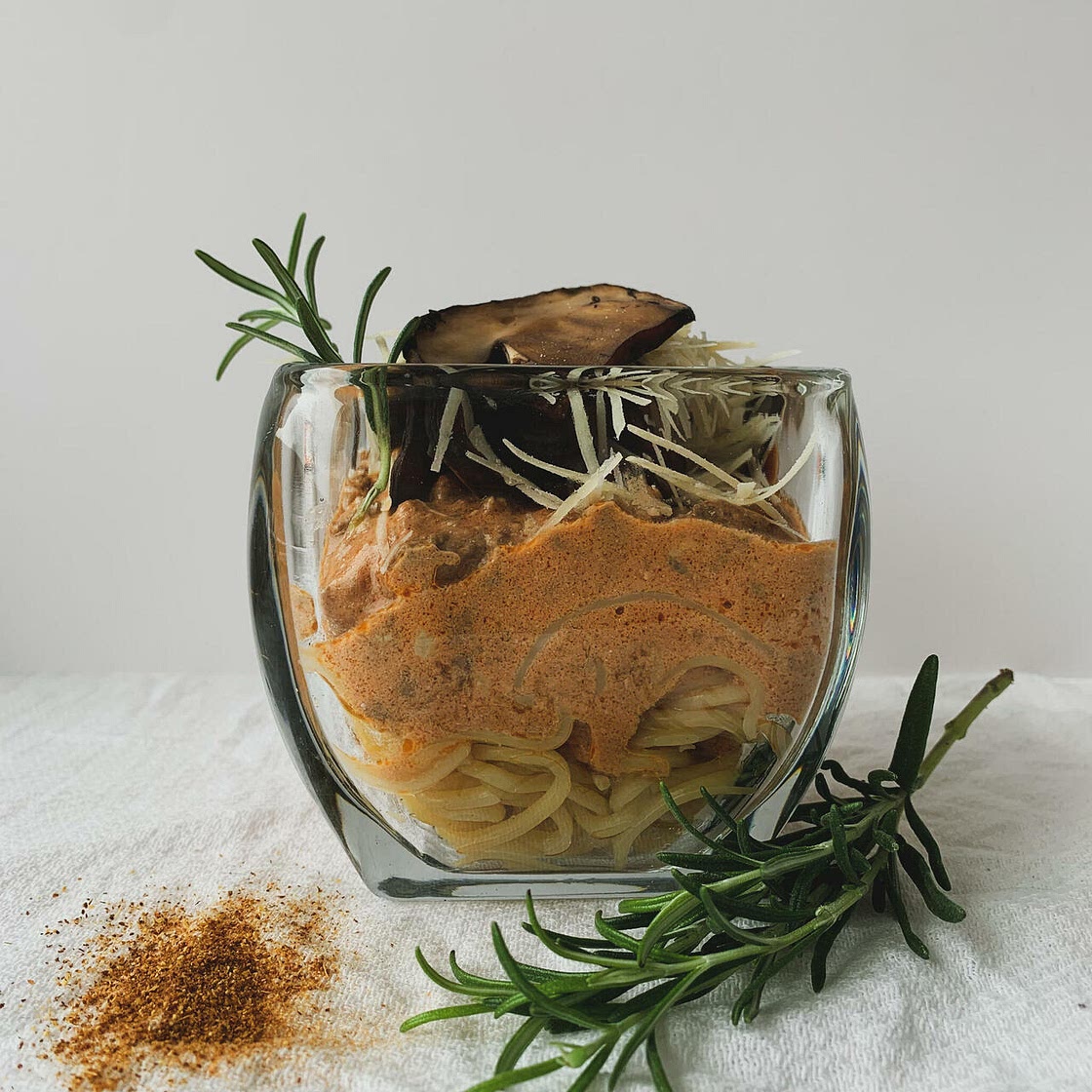 CREAMY BEEF SPAGHETTI SAUCE WITH NUTRITIONAL YEAST