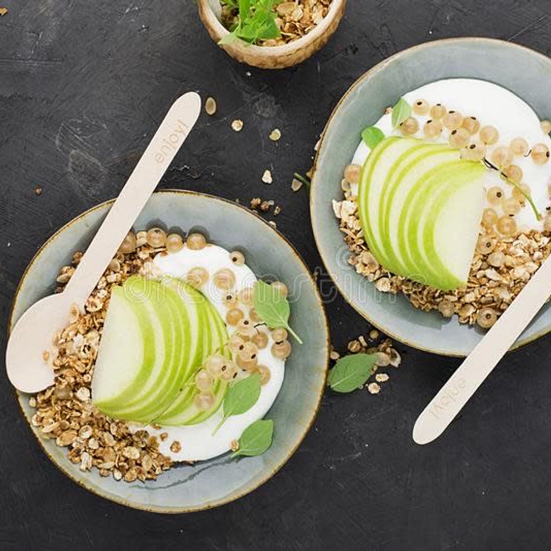 Desayuno: Yogurt con manzana 