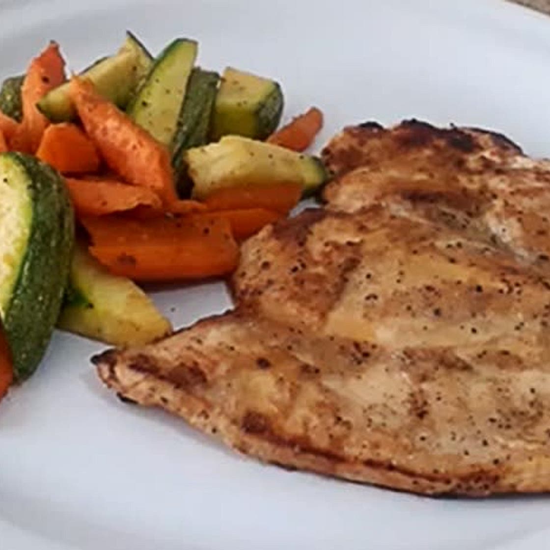 Almuerzo: Pollo y verduras a la plancha