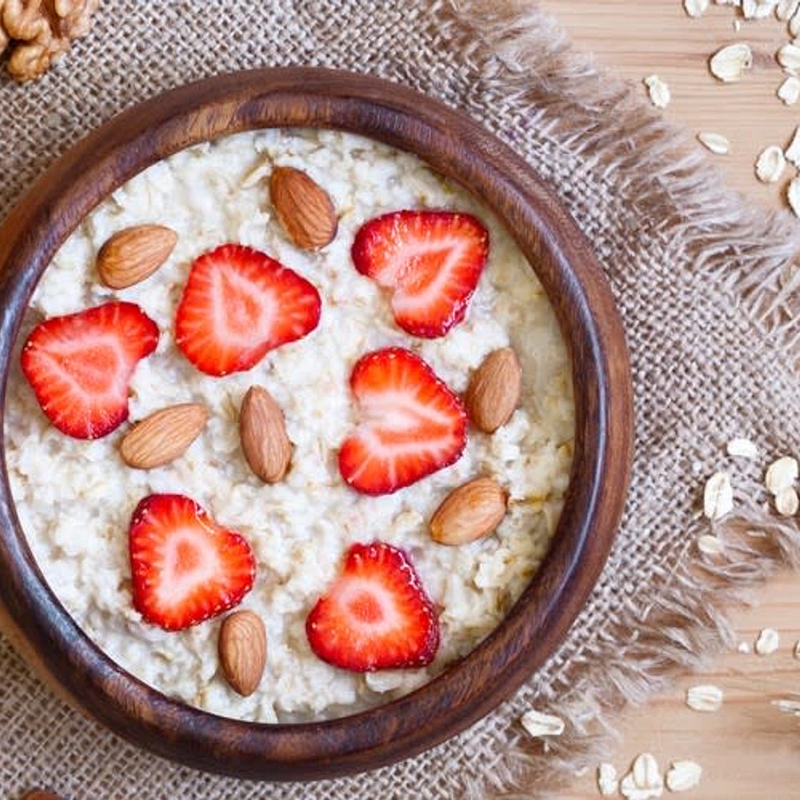 Desayuno: Avena, fresas y Almendras