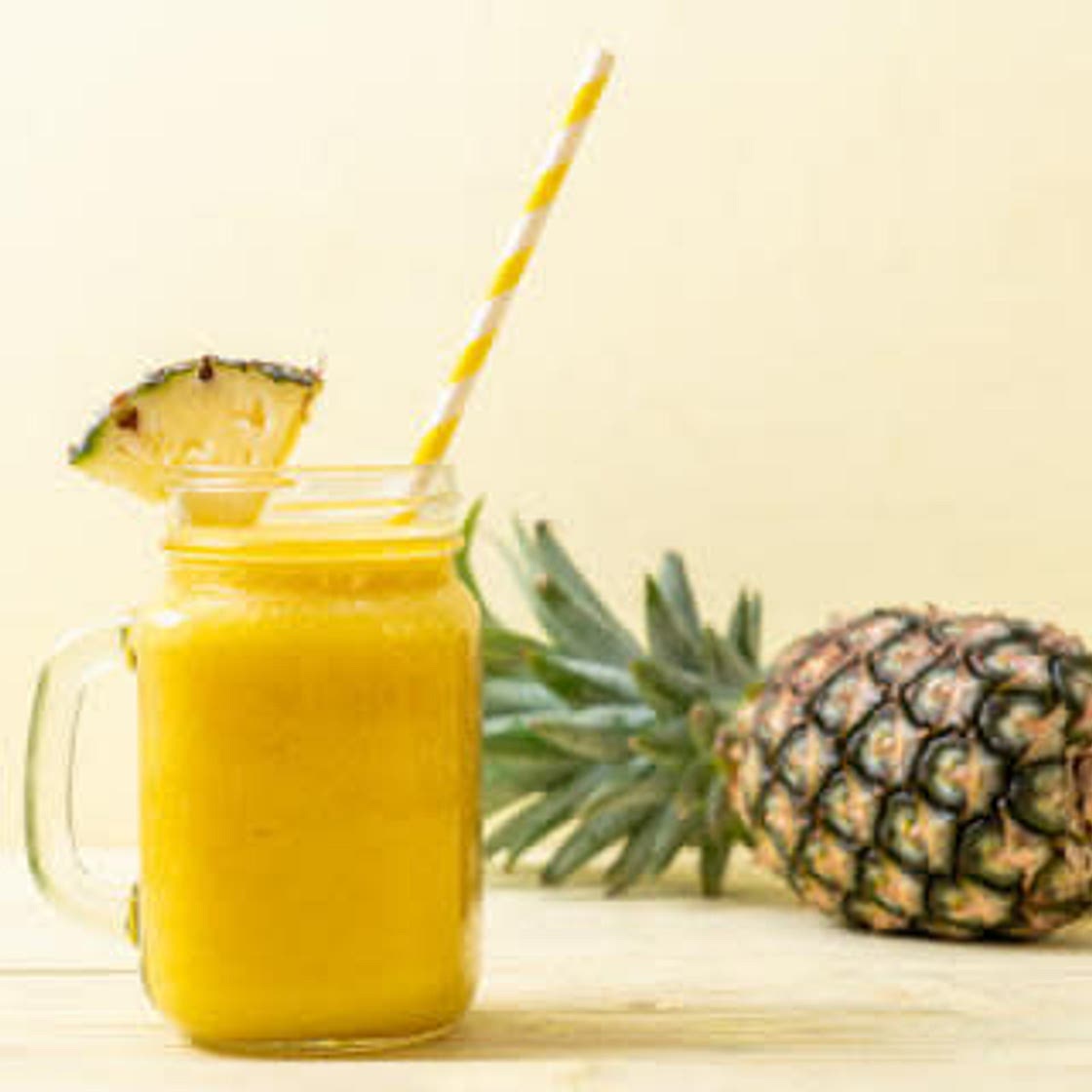 Desayuno con Licuado de Piña