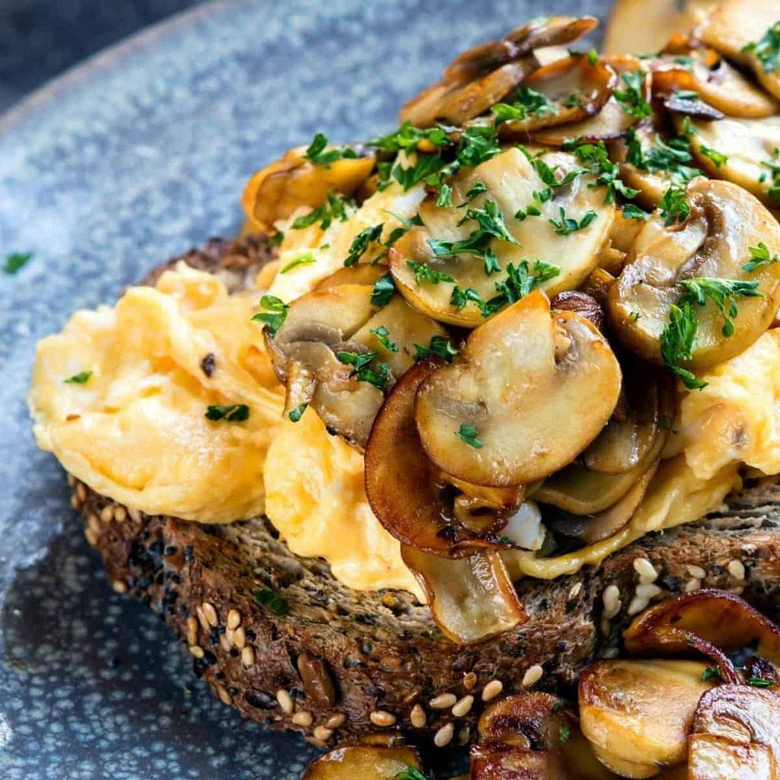 Creamy scrambled eggs with mushrooms
