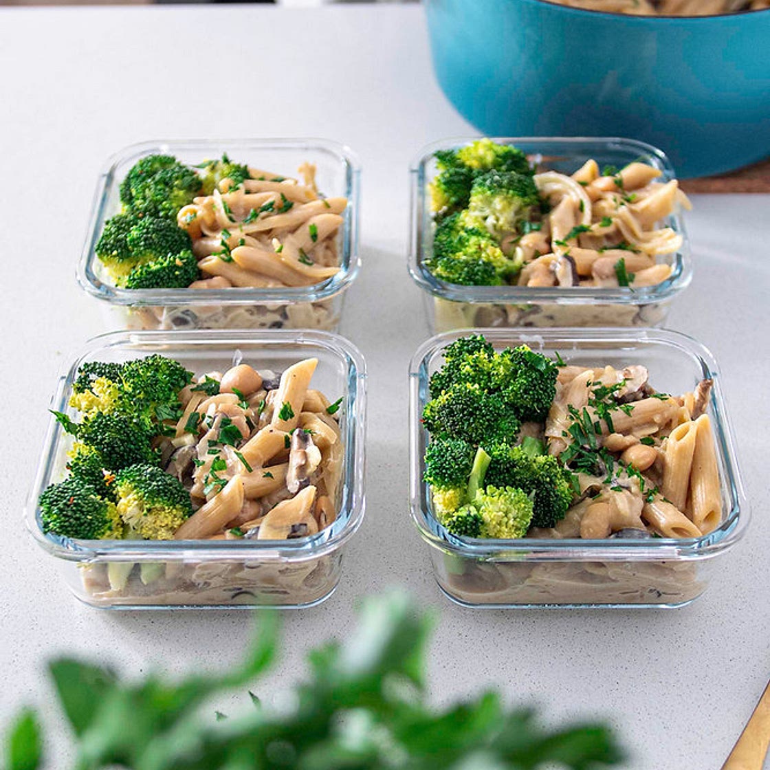 HIGH-PROTEIN CARAMELISED ONION PASTA