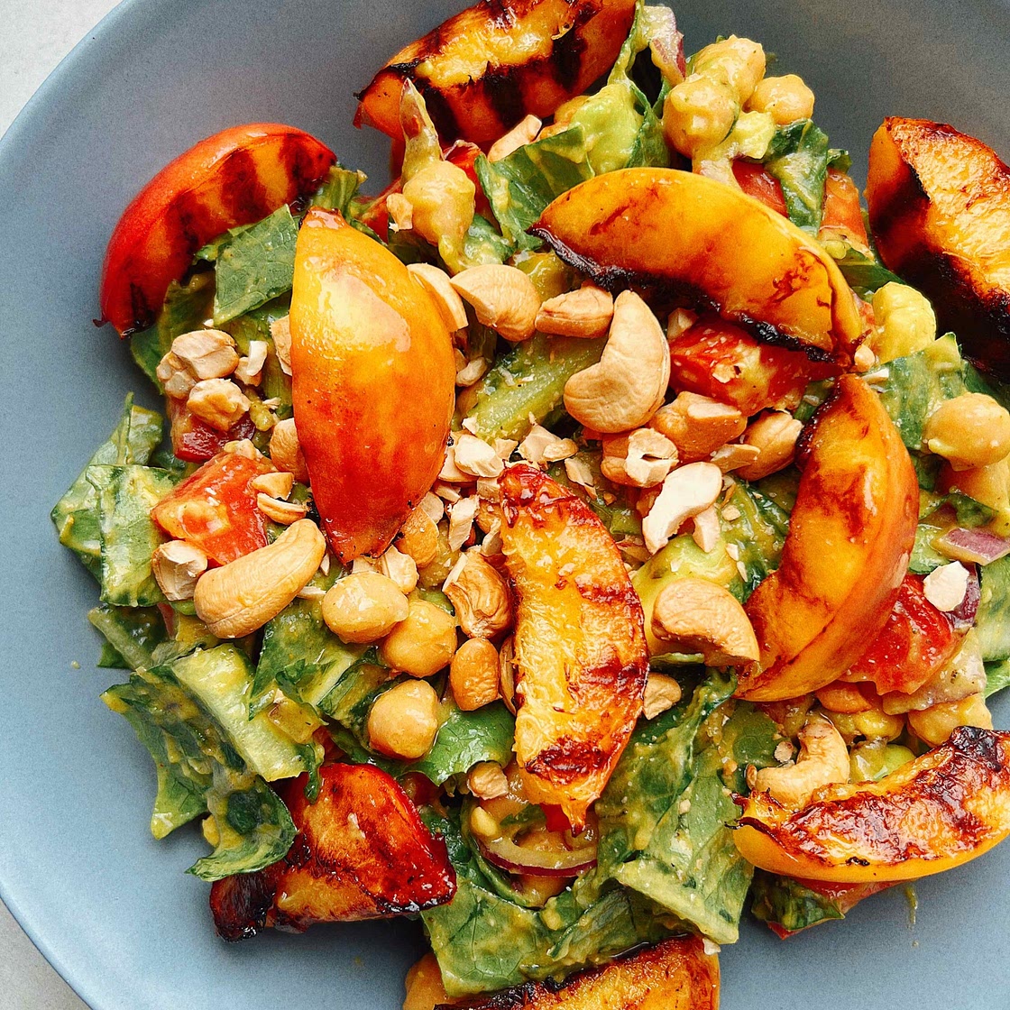 Halloumi & grilled peaches salad