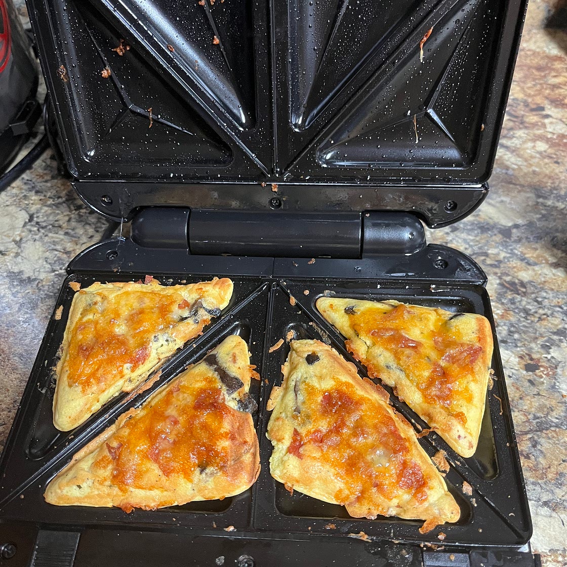pizza keto chaffle