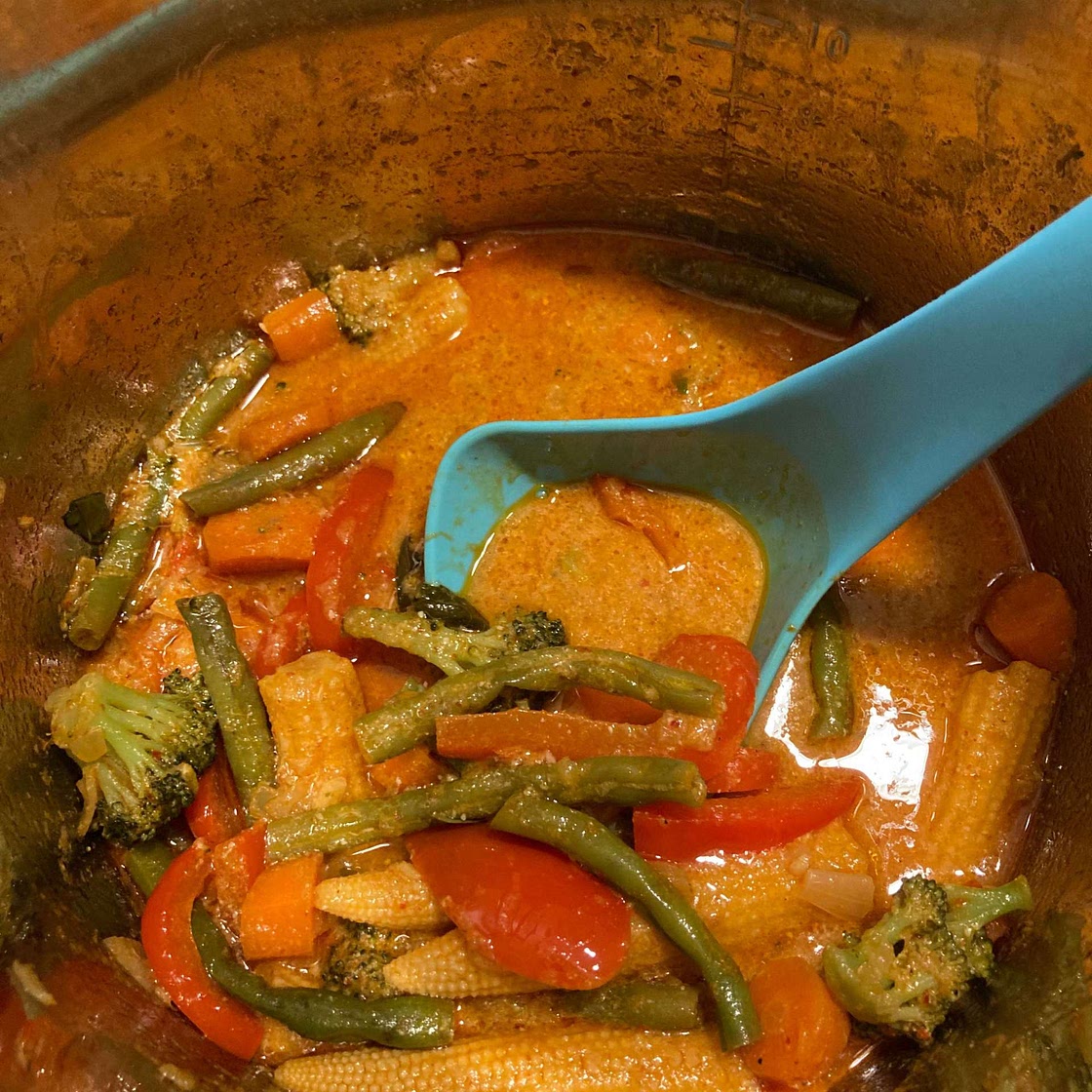 INSTANT POT THAI RED CURRY {+ VIDEO RECIPE }