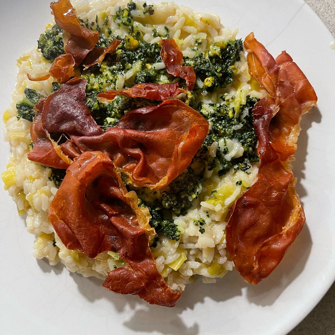Leek risotto with kale pesto and crispy prosciutto