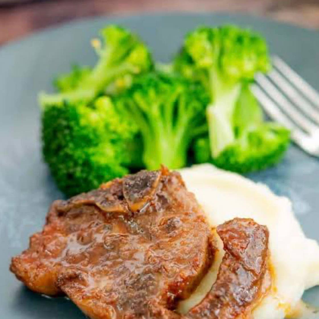 Lamb Chops with mash & vegetables
