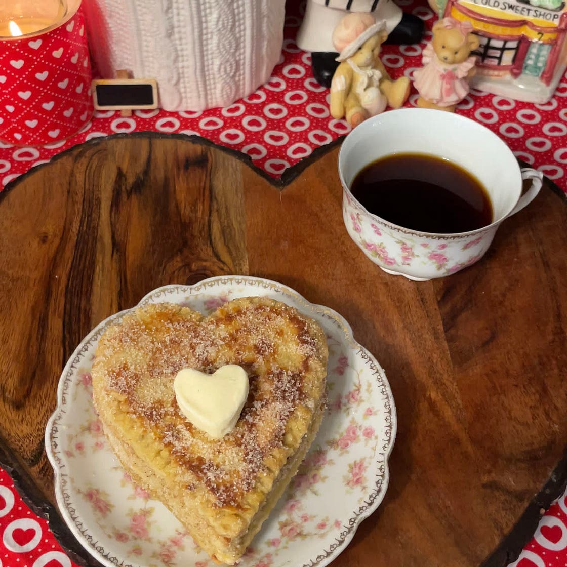 Cinnamon stuffed French toast 🖤
