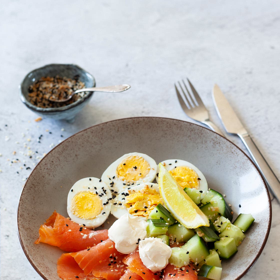 High Protein Breakfast Bowl With Eggs & Salmon - Recipe - Diet Doctor