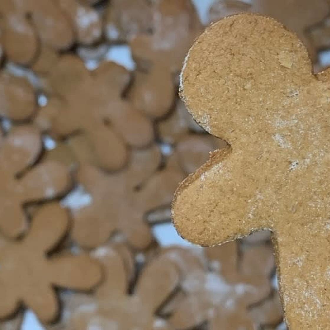Vegan gingerbread man cookies