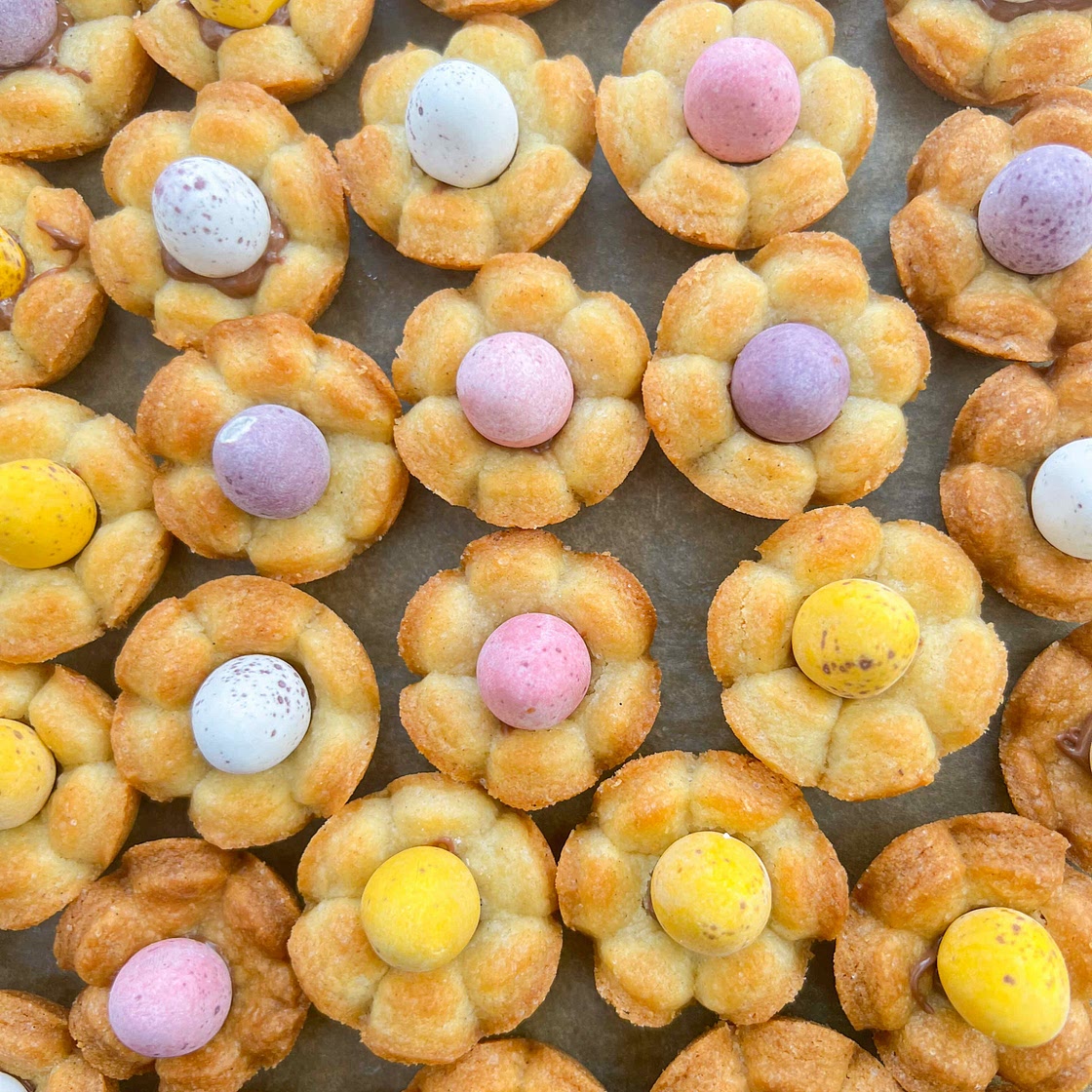 Mini Egg Flower Cups