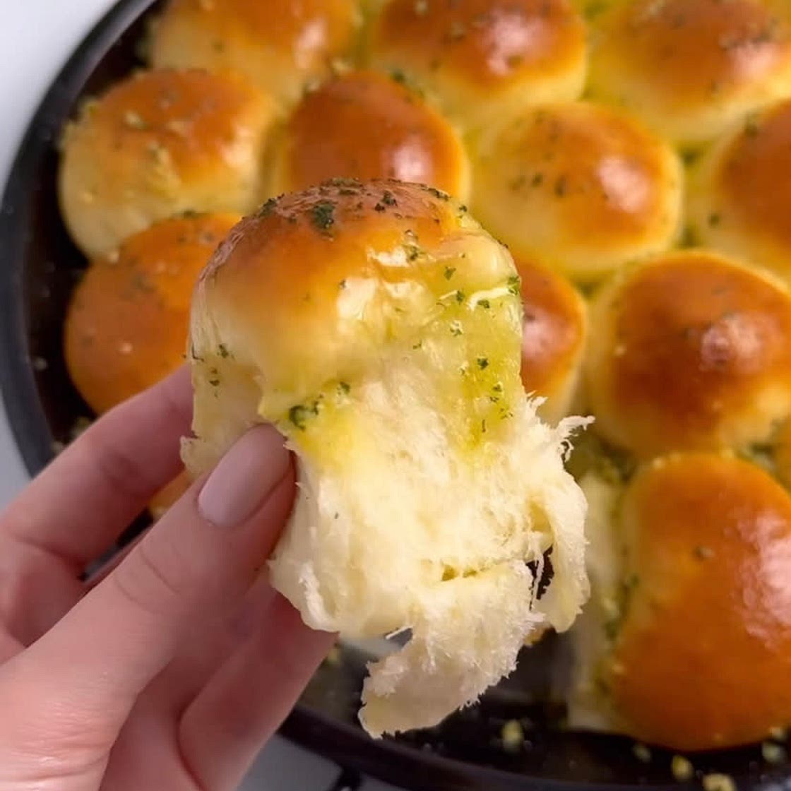 cheesy garlic pull apart bread