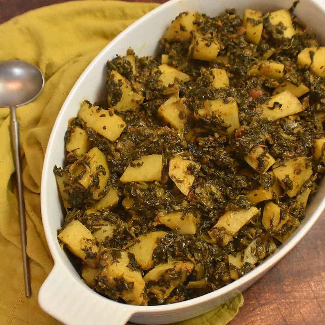 Aloo Palak (Pakistani Spinach & Potato Curry)