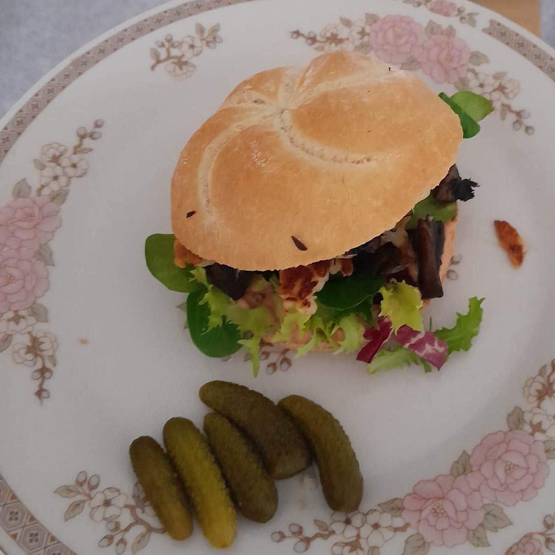 halloumi mushroom burger