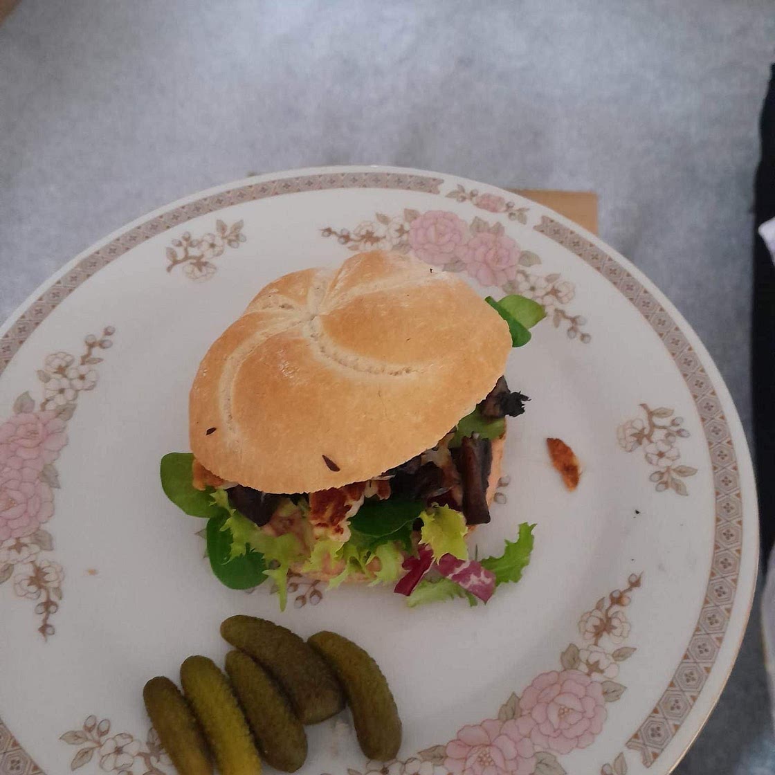 halloumi mushroom burger