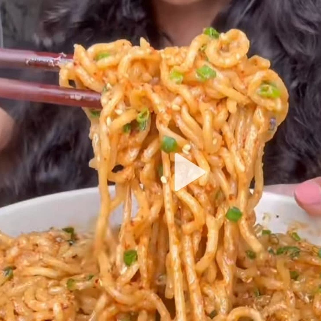 Easy Peanut Chili Noodles