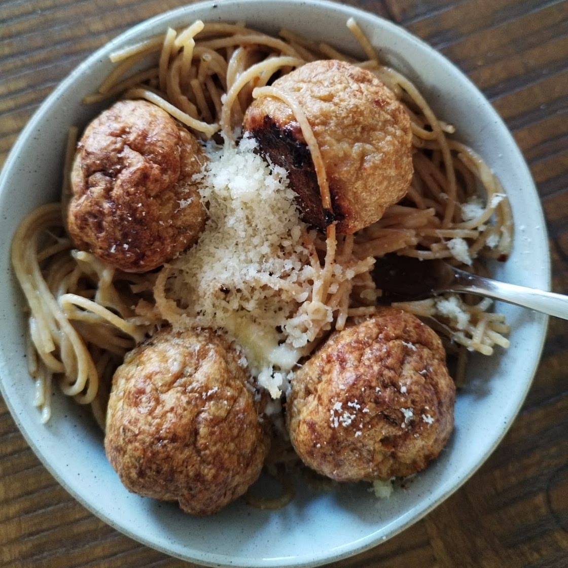 Parmesan Garlic Spaghetti with Chicken Meatballs